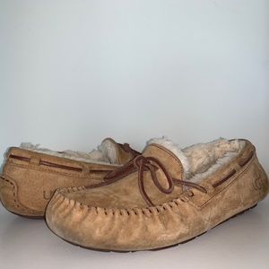 SOLD! // UGG Women’s Dakota Slipper Chestnut